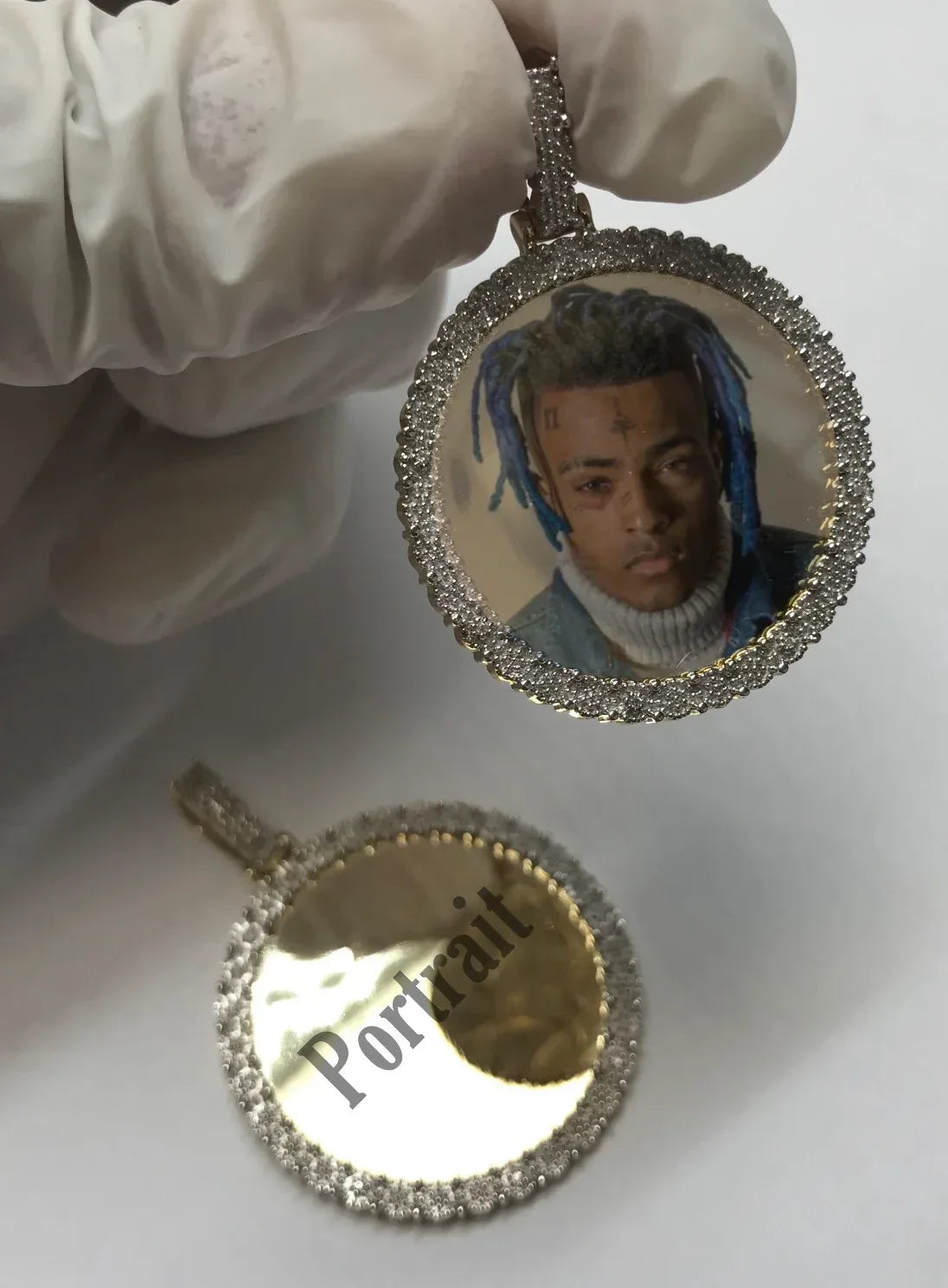 10 Karat Yellow Gold Memorial Portrait Pendant image 0